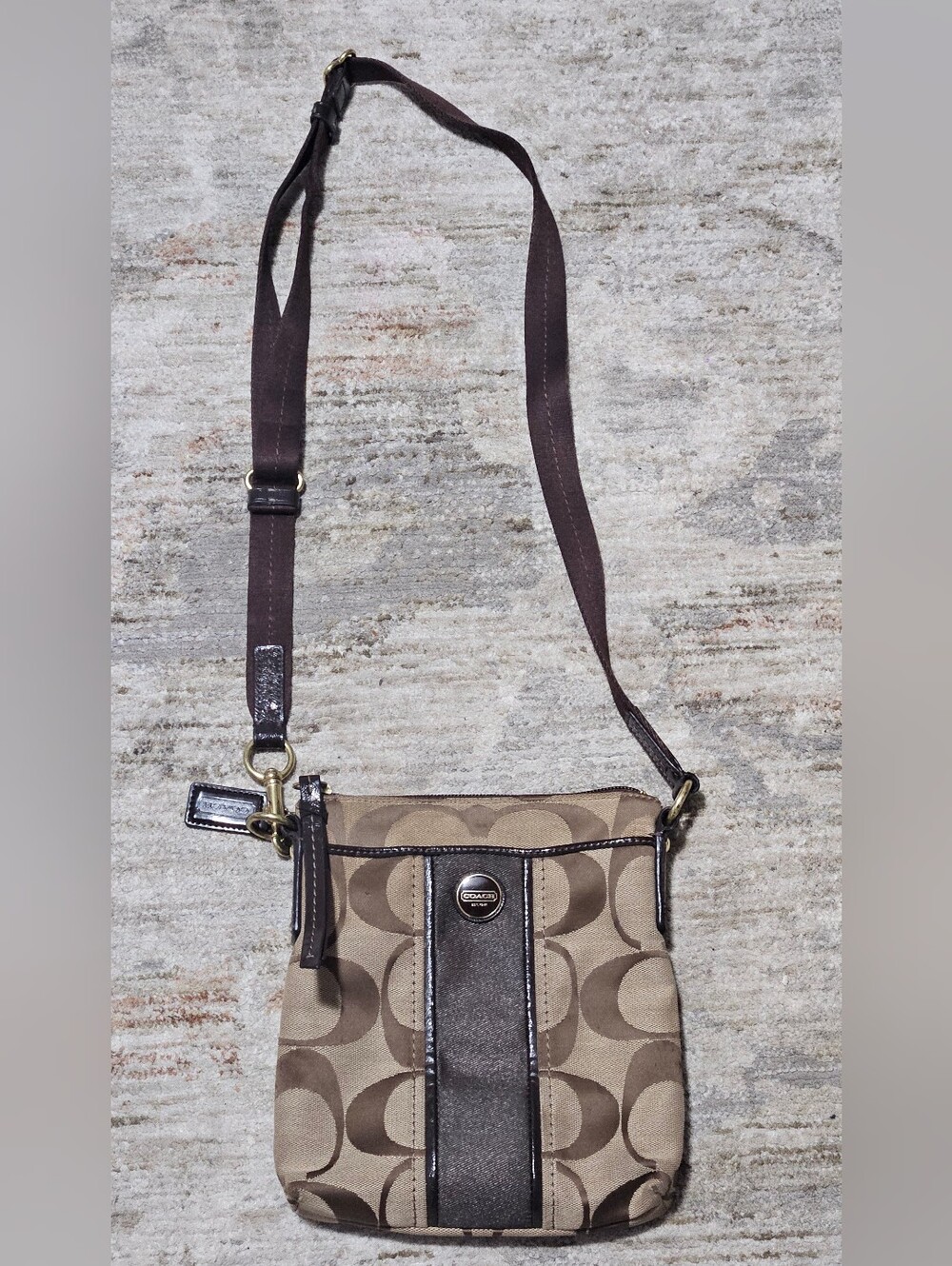 Coach Vintage Chocolate/Brown Signature Crossbody Bag ✨️